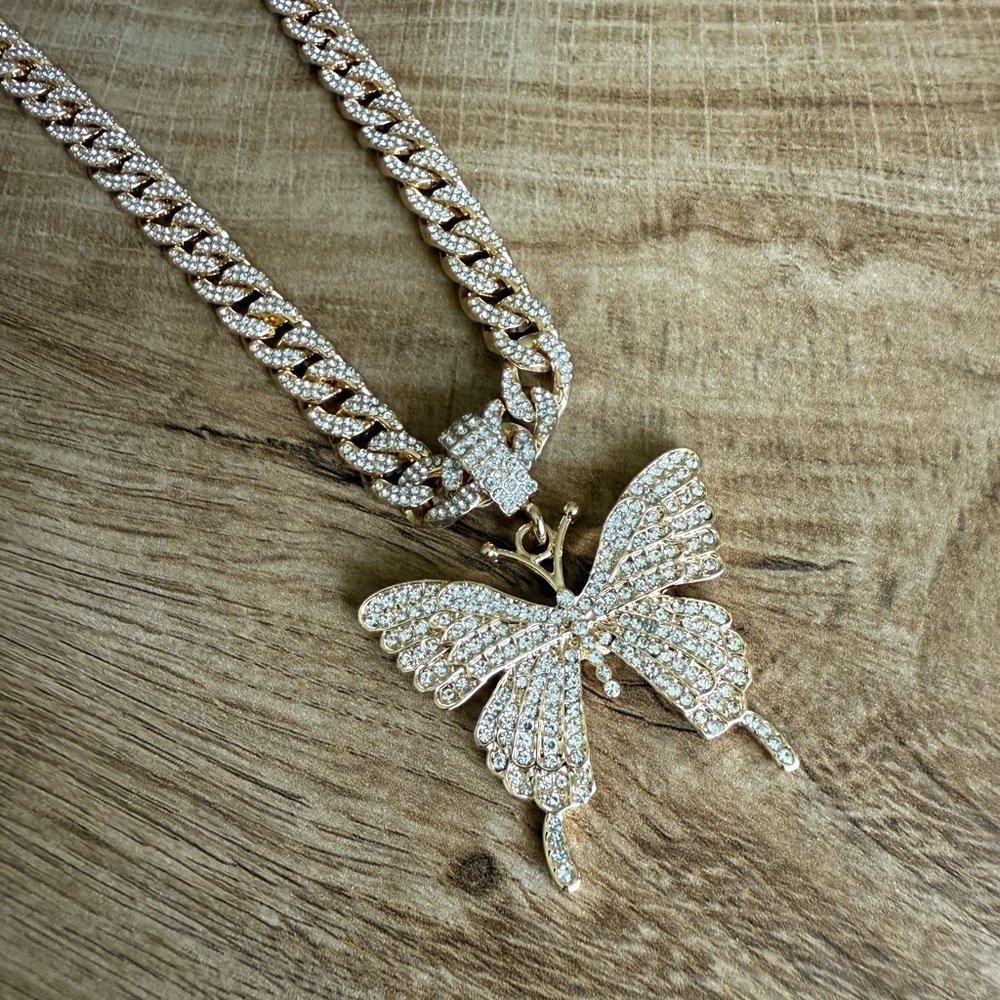 Elegant Gold Butterfly Pendant Necklace